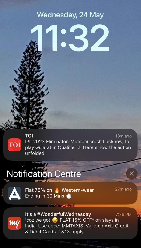 This is how push notifications appear on the lock screen of an iPhone